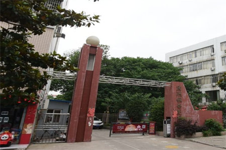 城东涵翠苑A区95m22室2厅1卫102万精装修看房提前联系
