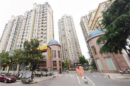 城东滕投人和天地3室1厅1卫111万99m2出售